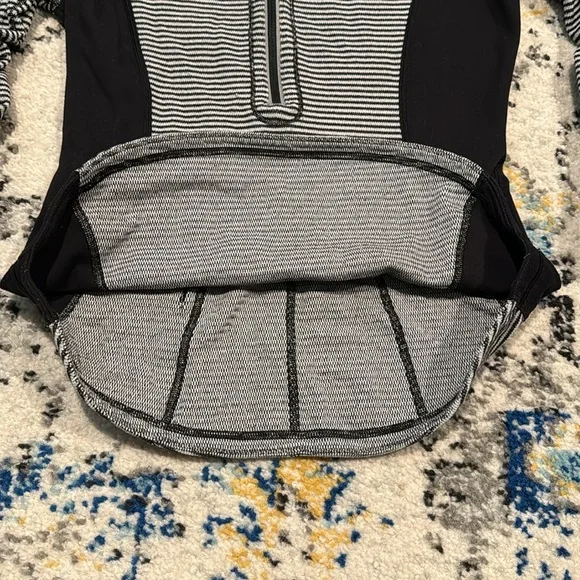 Lululemon Half Zip Pullover - Picture 4 of 10